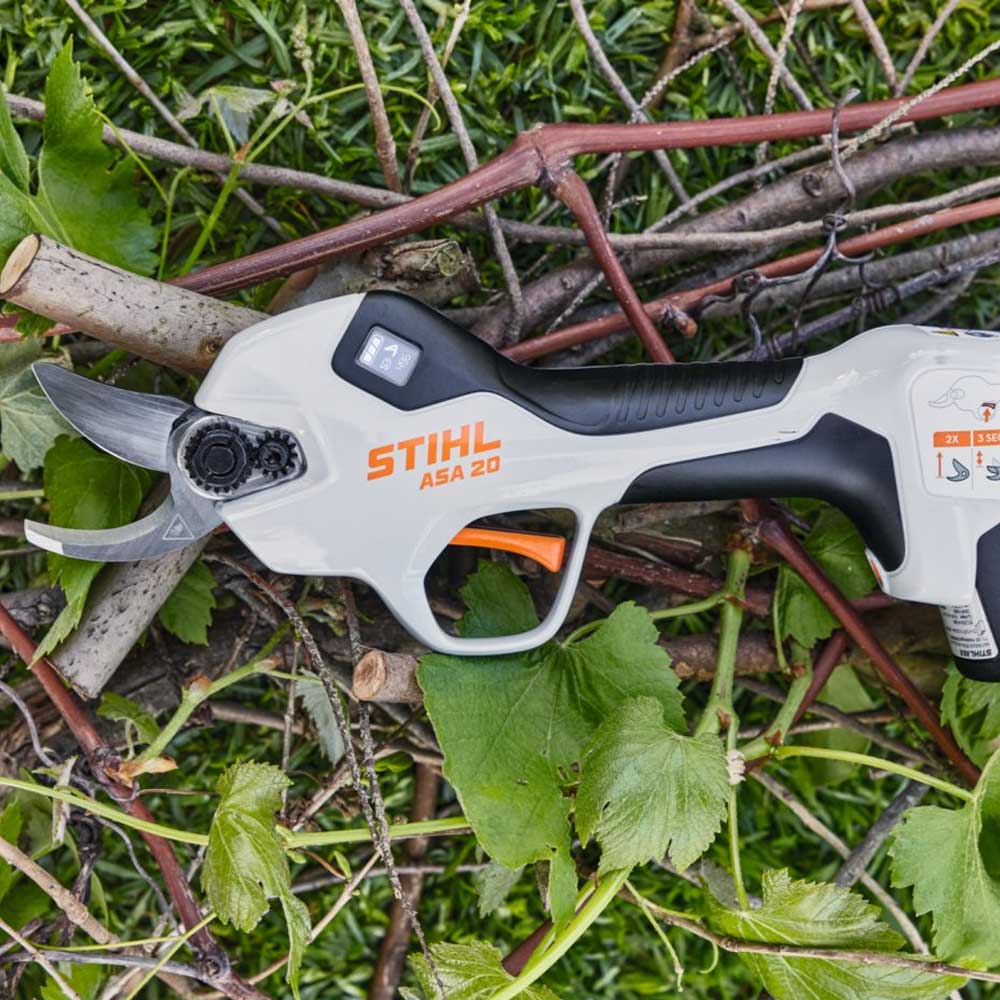 STIHL ASA 20 battery secateurs, part of the AS System. Includes battery and charger. Powerful, lightweight pruning tool for effortless cutting. Available at Cannings — your STIHL Elite Dealer. 6